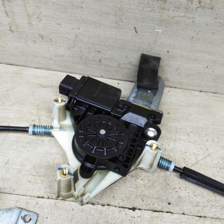 steklopodieemnik-perednii-pravyi-elektro-mitsubishi-carisma-i-art-85093-big-1