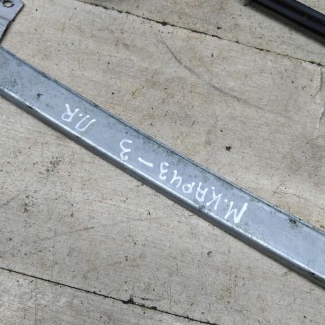 steklopodieemnik-perednii-pravyi-elektro-mitsubishi-carisma-i-art-85093-big-4