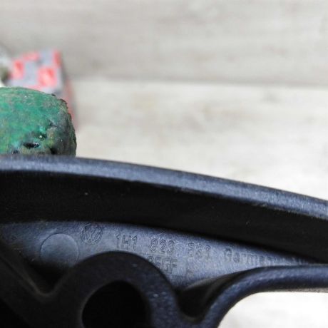 rucka-trosa-kapota-skoda-octavia-tour-art-86175-big-1