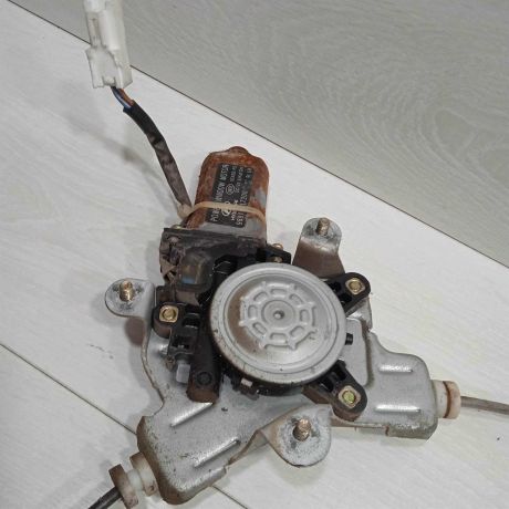 steklopodieemnik-elektriceskii-hyundai-matrix-art-86622-big-4