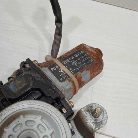 steklopodieemnik-elektriceskii-hyundai-matrix-art-86622-big-3