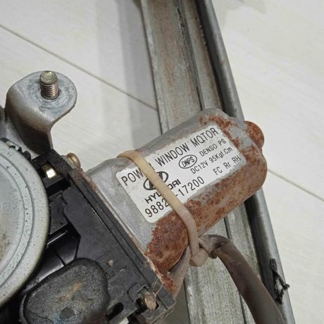 steklopodieemnik-elektriceskii-hyundai-matrix-zadnii-pravyi-art-86640-big-4