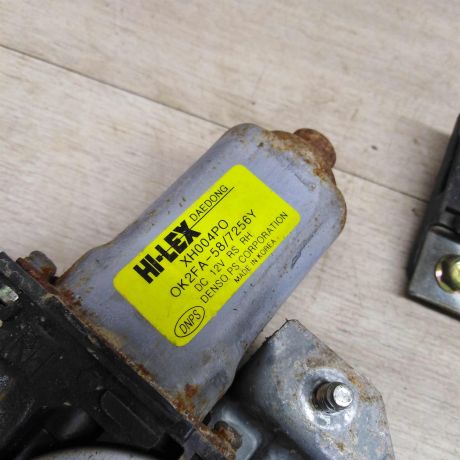 steklopodieemnik-zadnii-pravyi-elektro-kia-carens-i-rs-art-86752-big-3