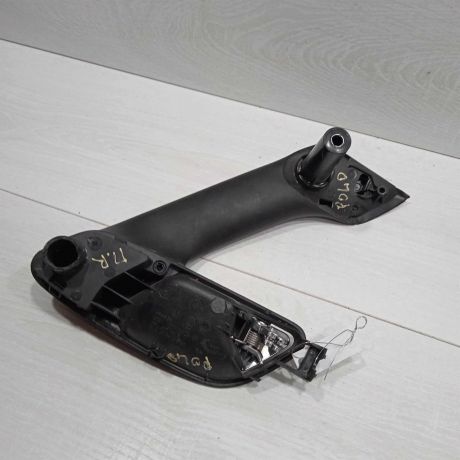 rucka-dveri-peredniaia-pravaia-vnutrenniaia-volkswagen-polo-5-art-88309-big-2