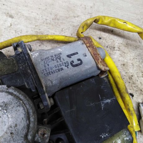 steklopodieemnik-elektriceskii-perednii-levyi-mitsubishi-space-wagon-iii-art-89097-big-1