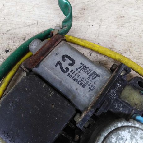 steklopodieemnik-elektriceskii-perednii-pravyi-mitsubishi-space-wagon-iii-art-89117-big-3