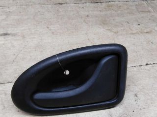 rucka-dverei-vnutrenniaia-peredniaia-pravaia-renault-megane-i-ia2-art-89942