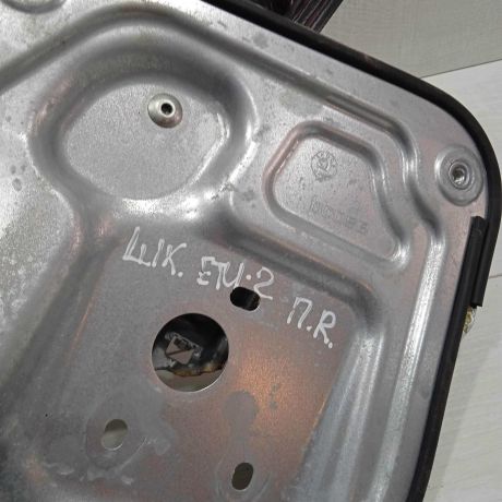 steklopodieemnik-elektriceskii-perednii-pravyi-skoda-yeti-i-art-90712-big-1