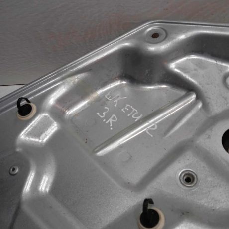 steklopodieemnik-mexaniceskii-zadnii-pravyi-skoda-yeti-i-art-90713-big-1