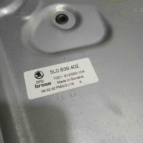 steklopodieemnik-mexaniceskii-zadnii-pravyi-skoda-yeti-i-art-90713-big-2