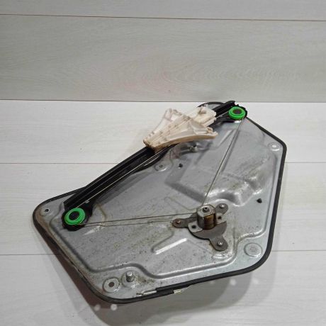 steklopodieemnik-mexaniceskii-zadnii-pravyi-skoda-yeti-i-art-90713-big-4