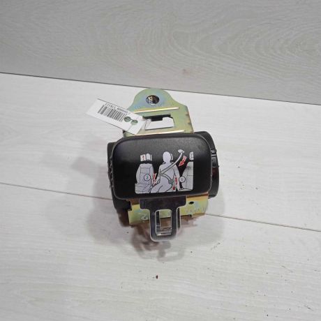 remen-bezopasnosti-zadnii-srednii-skoda-yeti-i-dorestailing-art-90824-big-0