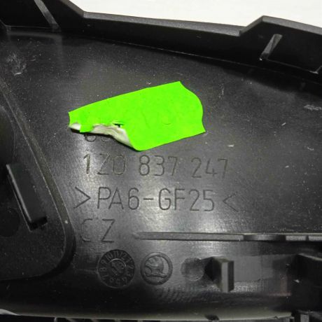 rucka-dveri-vnutrenniaia-peredniaia-levaia-skoda-yeti-i-art-91613-big-3