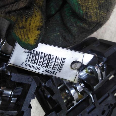 rucka-dveri-vnutrenniaia-pravaia-hyundai-ix35-i-art-91677-big-1