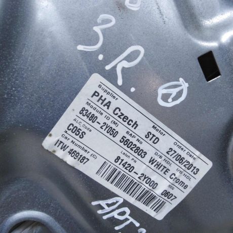 steklopodieemnik-elektriceskii-zadnii-pravyi-hyundai-ix35-i-art-91698-big-1