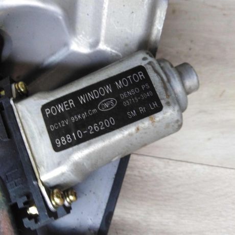 steklopodieemnik-elektriceskii-zadnii-levyi-hyundai-santa-fe-i-art-91747-big-1