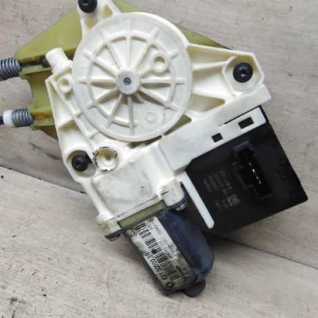 steklopodieemnik-elektriceskii-zadnii-pravyi-renault-megane-iii-art-92202-big-3