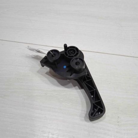 rucka-otkryvaniia-kapota-kia-ceed-i-art-92658-big-2