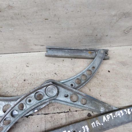 steklopodieemnik-mexaniceskii-perednii-pravyi-volkswagen-passat-b4-volkswagen-passat-b3-art-92757-big-1