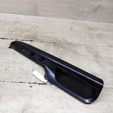 rucka-dveri-vnutrenniaia-levaia-peredniaia-knopka-steklopodieemnika-seat-cordoba-i-restailing-art-93077-big-0