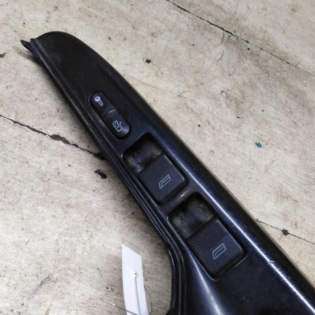 rucka-dveri-vnutrenniaia-levaia-peredniaia-knopka-steklopodieemnika-seat-cordoba-i-restailing-art-93077-big-1