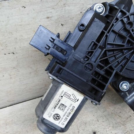 steklopodieemnik-elektriceskii-perednii-levyi-volkswagen-polo-5-art-96527-big-1