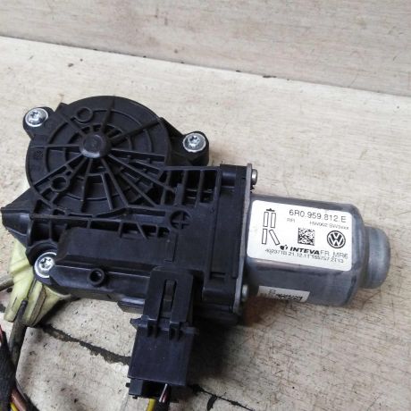 steklopodieemnik-elektriceskii-zadnii-pravyi-volkswagen-polo-5-art-96563-big-2