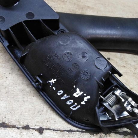 rucka-dveri-vnutrenniaia-zadniaia-pravaia-volkswagen-polo-5-art-96609-big-2