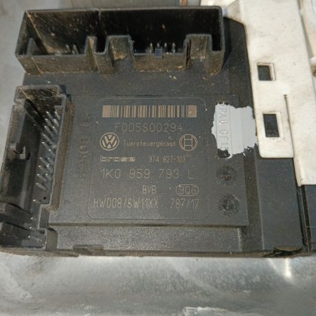 steklopodieemnik-elektriceskii-perednii-pravyi-volkswagen-jetta-5-volkswagen-golf-5-art-96653-big-4