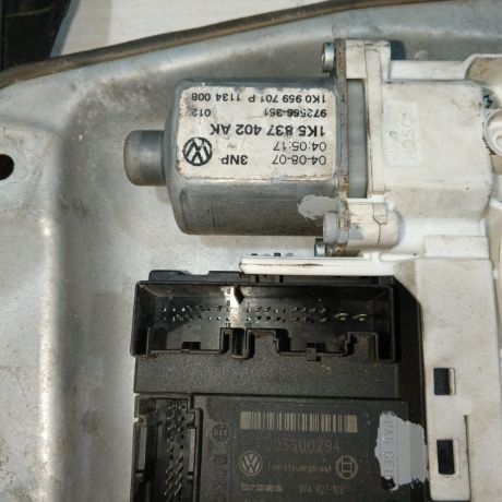 steklopodieemnik-elektriceskii-perednii-pravyi-volkswagen-jetta-5-volkswagen-golf-5-art-96653-big-2