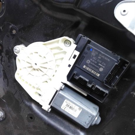 steklopodieemnik-elektriceskii-perednii-pravyi-volkswagen-passat-b6-art-99749-big-2