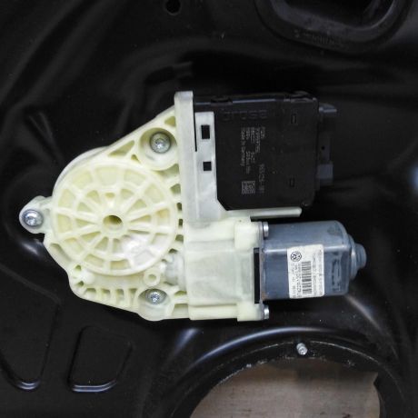 steklopodieemnik-elektriceskii-zadnii-levyi-volkswagen-passat-b6-art-99838-big-3