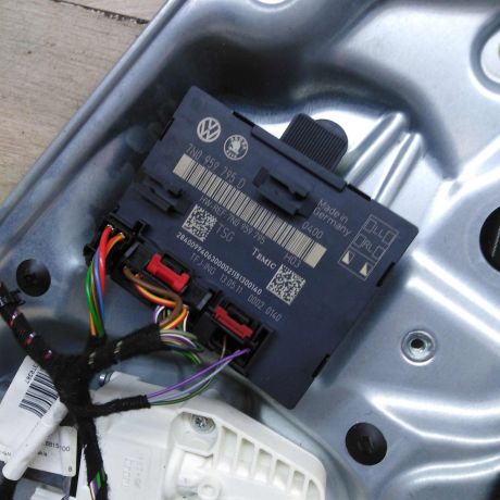 steklopodieemnik-elektriceskii-zadnii-pravyi-skoda-yeti-art-99865-big-3