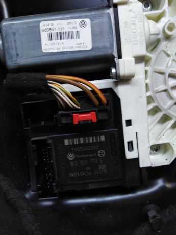 steklopodieemnik-elektriceskii-perednii-levyi-volkswagen-passat-b6-art-100558-big-3