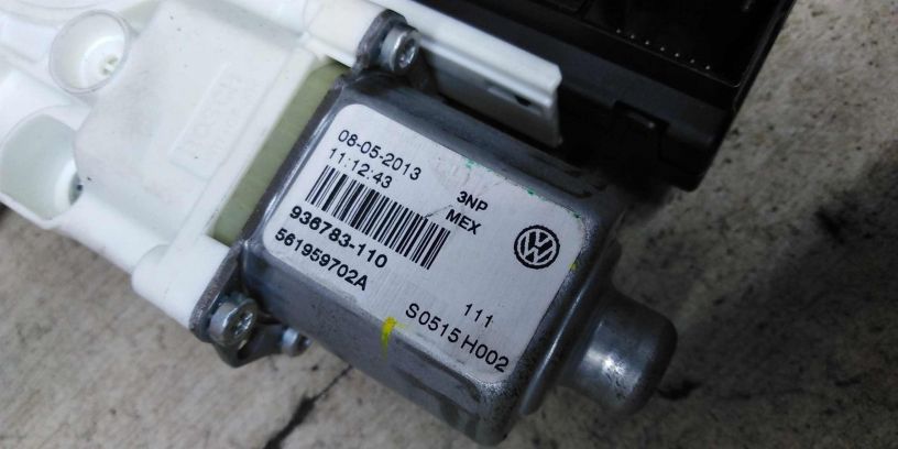 steklopodieemnik-elektriceskii-volkswagen-jetta-vi-perednii-pravyi-art-100933-big-1