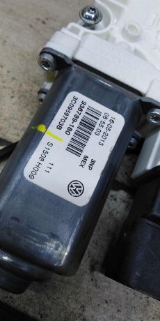 steklopodieemnik-elektriceskii-zadnii-levyi-volkswagen-jetta-vi-art-100988-big-3