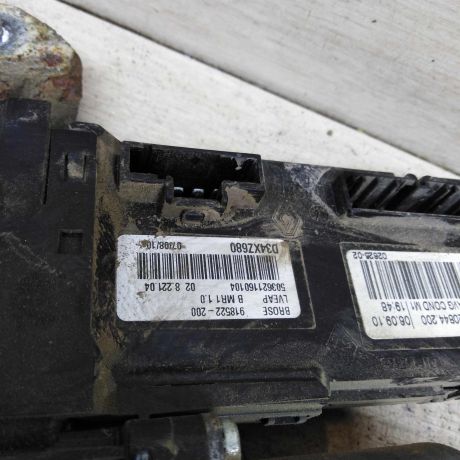 steklopodieemnik-elektriceskii-perednii-levyi-renault-fluence-1-art-101302-big-3