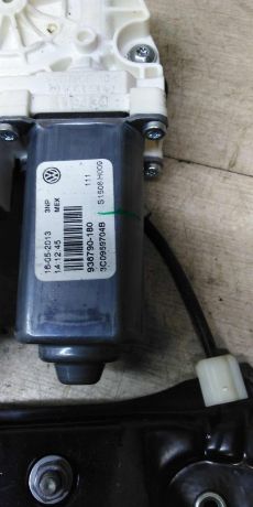 steklopodieemnik-elektriceskii-zadnii-pravyi-volkswagen-jetta-vi-art-101347-big-2