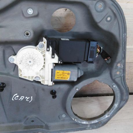 steklopodieemnik-elektriceskii-volkswagen-golf-4-volkswagen-bora-art-101653-big-2