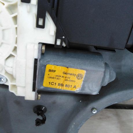 steklopodieemnik-elektriceskii-volkswagen-golf-4-volkswagen-bora-art-101653-big-1