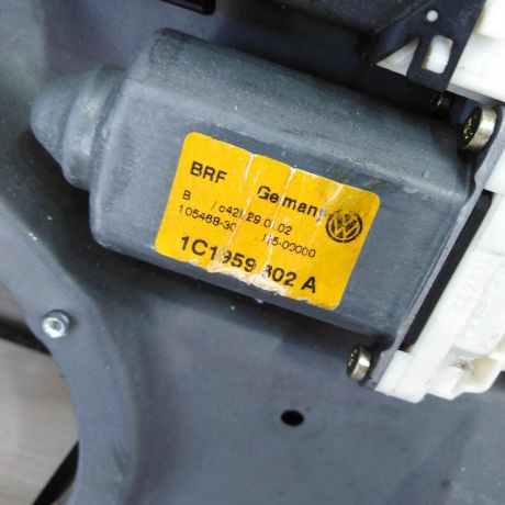 steklopodieemnik-elektriceskii-volkswagen-golf-4-volkswagen-bora-art-101656-big-3