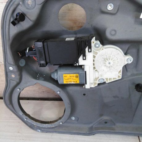 steklopodieemnik-elektriceskii-volkswagen-golf-4-volkswagen-bora-art-101656-big-2