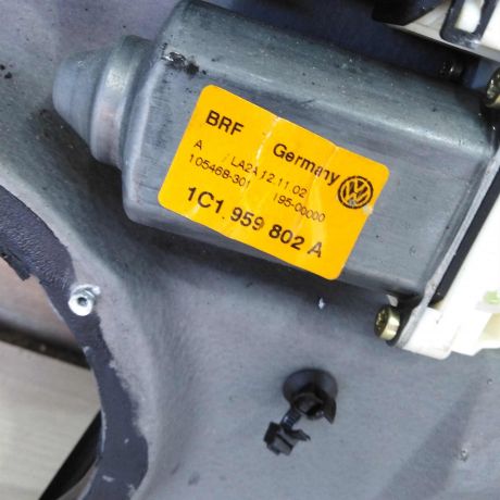 steklopodieemnik-elektriceskii-volkswagen-golf-4-volkswagen-bora-art-101657-big-3