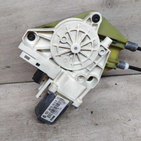 steklopodieemnik-elektriceskii-zadnii-levyi-renault-fluence-i-art-101791-big-1