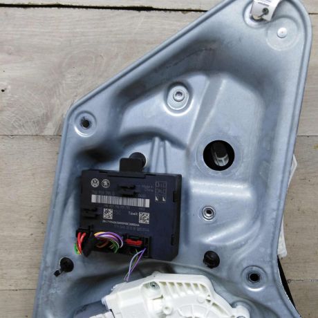 steklopodieemnik-elektriceskii-zadnii-pravyi-skoda-yeti-i-art-101831-big-4