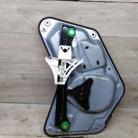 steklopodieemnik-elektriceskii-zadnii-pravyi-skoda-yeti-i-art-101831-big-1