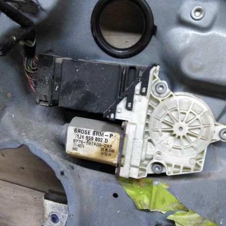 steklopodieemnik-elektriceskii-perednii-pravyi-volkswagen-bora-volkswagen-jetta-4-volkswagen-golf-4-art-102582-big-2