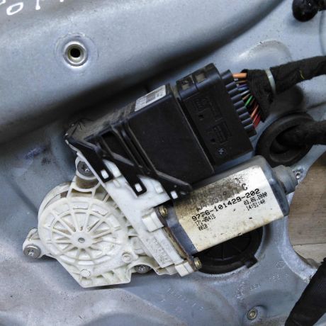 steklopodieemnik-elektriceskii-zadnii-levyi-volkswagen-bora-volkswagen-jetta-4-art-102584-big-3