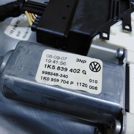 steklopodieemnik-elektriceskii-zadnii-pravyi-volkswagen-jetta-5-art-102996-big-1