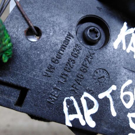 rucka-otkryvaniia-kapota-volkswagen-golf-4-volkswagen-bora-art-103765-big-3